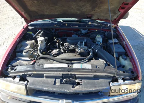 2002 Chevrolet S-10 Ls из США, поврежденный, VIN 1GCCT19W128180935